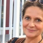 Mihaela Helmis, la voce che ha fatto della radio un mestiere di precisione