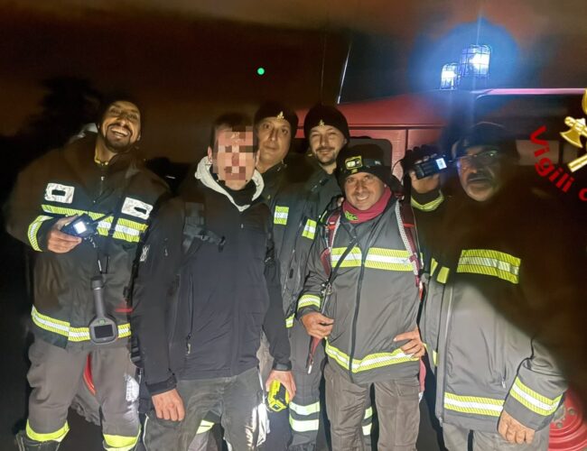 Turista disperso sull’Etna, ritrovato dai Vigili del Fuoco