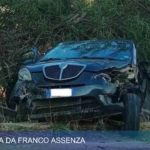 Paura sulla SP 85: violento impatto tra due auto, soccorsi sul posto