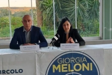 Emergenza idrica a Lentini: Fratelli d’Italia in piazza raccoglie le firme e punta al Consiglio dell’1 ottobre
