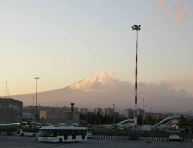 Etna, scende il livello di allerta: riapre l’aeroporto di Catania Fontanarossa