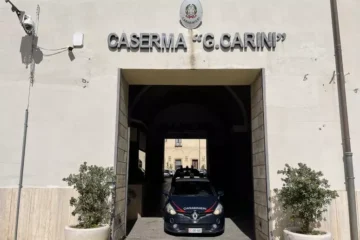 Armi e munizioni nascoste e lanciate dalla finestra: due arresti tra Villabate e Brancaccio