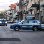 San Cristoforo, tre poliziotti aggrediti durante un controllo antidroga: tre arresti