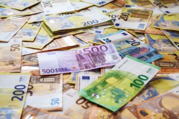 Eurozona, inflazione al 3,3%: la Bce verso un nuovo rialzo dei tassi
