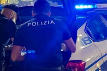 Pullman svaligiato e furto di gasolio: fugge sulla spiaggia e aggredisce i poliziotti