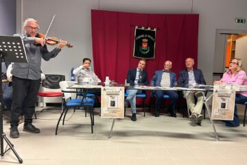 Priolo, un pomeriggio tra poesia e musica: presentato in biblioteca il libro «La Corte dei Miracoli» di Francesco Marcì