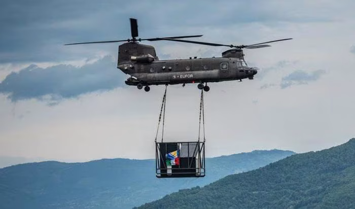 Bosnia, precipita elicottero militare italiano CH-47 della missione Eufor Althea: 3 morti e 12 feriti