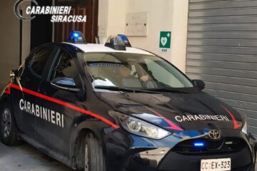 Ruba gioielli all’ex compagna e li rivende: denunciato un 40enne