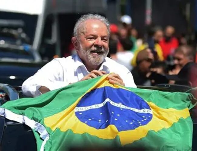 Elezioni in Brasile, Lula compie l’impresa al ballottaggio: sconfitto Flavio Bolsonaro. Il rivale: «Voto da annullare»