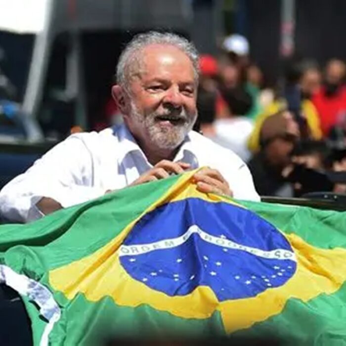 Elezioni in Brasile, Lula compie l’impresa al ballottaggio: sconfitto Flavio Bolsonaro. Il rivale: «Voto da annullare»