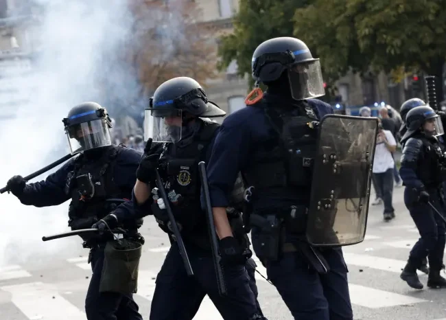 Sparatoria in una scuola ad Aubagne: quattordicenne spara con un fucile da caccia, feriti il preside e un’insegnante