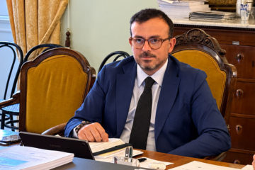 Caro-carburanti, Giuseppe Carta annuncia un DDL Voto all’ARS: sconti nelle zone di raffinazione e defiscalizzazione per autotrasportatori e agricoltori