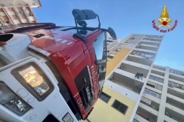Catania, in fiamme un’abitazione a Librino