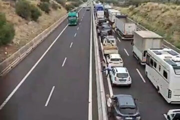 Incidente in autostrada: la polizia scorta farmaci chemioterapici