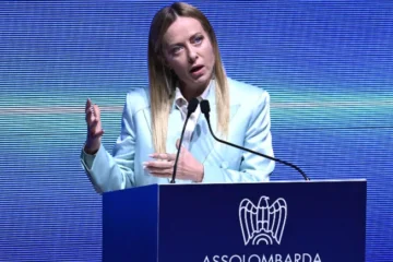 Meloni ad Assolombarda, la strategia sull’energia: negoziato con l’UE sul gas e scommessa sul nuovo nucleare