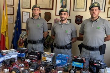 Bracconaggio nel Siracusano: il Corpo forestale sequestra richiami illegali