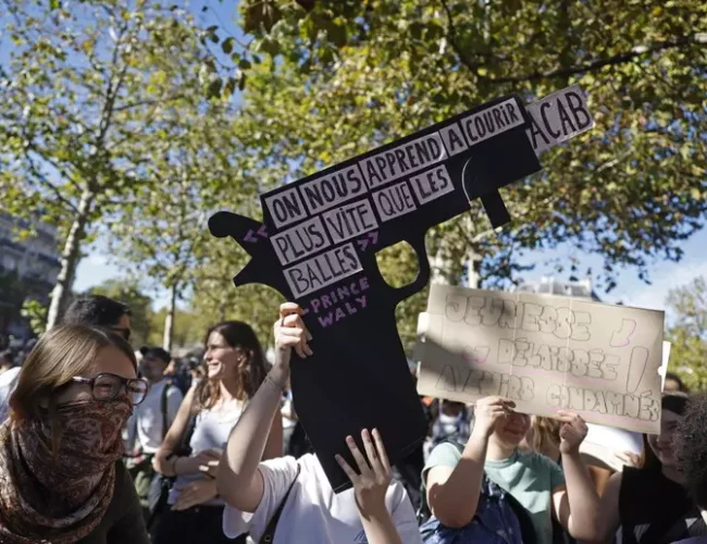 Strasburgo, scontri al corteo degli studenti: barricate e lancio di lacrimogeni nella zona universitaria