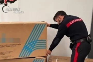 Scordia, furto di condizionatori in azienda: i Carabinieri trovano il deposito nelle campagne, tre denunciati
