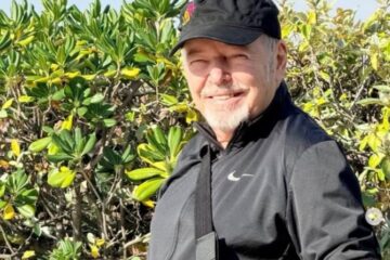 Vasco Rossi, infortunio alla spalla e nuovo tutore: «Lussazione e legamenti rotti», ma guarda già al tour 2027