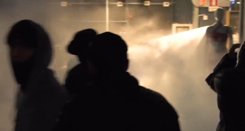 Tensione nelle città, dopo le devastazioni a Milano scatta l'allerta sicurezza: Piantedosi al Comitato di Milano. Infezione di occupazioni da Bologna a Firenze