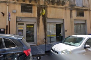 Noto, lavori di ristrutturazione all’ufficio postale di via Zanardelli: sportelli trasferiti in via Principe Umberto con orario prolungato