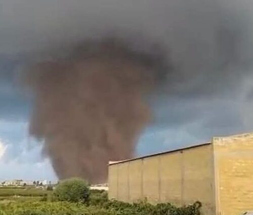 «Tutto in due minuti interminabili, ho fatto da scudo ai miei ragazzi»: il racconto della prof sopravvissuta al tornado di Marsala