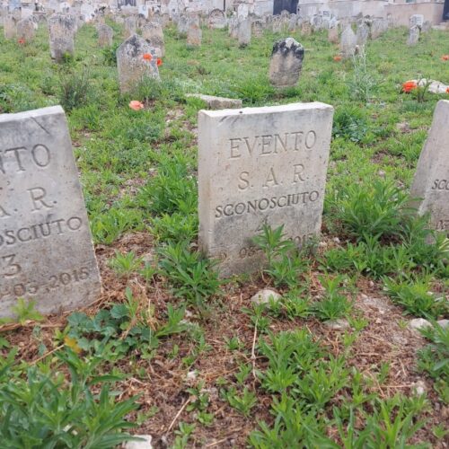 Cimiteri sotto assedio: razzie nei cimiteri italiani, rubata anche la dignità dei defunti