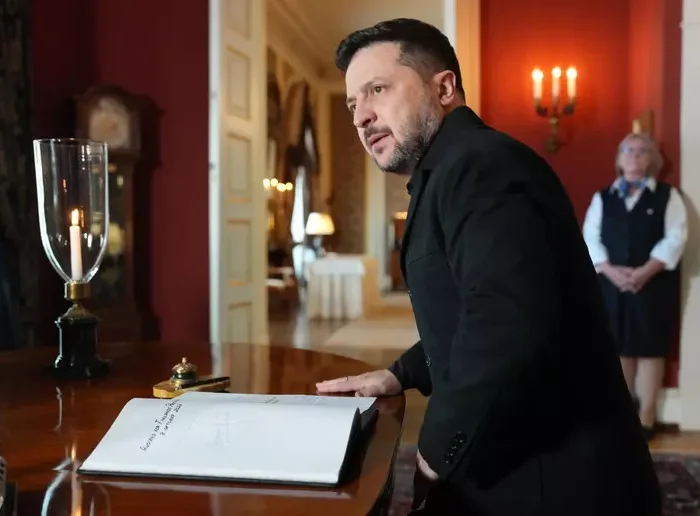 Ucraina, Zelensky ad apre a trattative: «Pronti a congelare il fronte sulla linea attuale e garanzie d’intesa con gli USA»