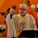 Addio a padre Carlo D’Antoni, il cordoglio del sindaco Francesco Italia: «Simbolo di accoglienza e fratellanza»