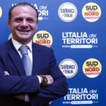 Cateno De Luca alla convention di Roma: «Mani libere in Sicilia, puntiamo a portare i sindaci in Parlamento»