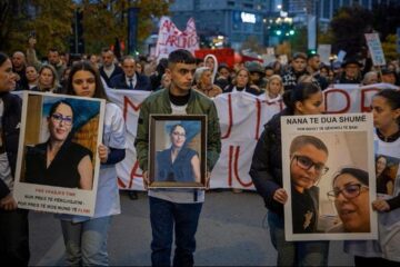 Femminicidio in Kosovo, proteste a Pristina: rabbia per l’uccisione di Arlinda Zekaj e accuse alle istituzioni