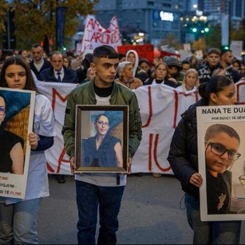 Femminicidio in Kosovo, proteste a Pristina: rabbia per l’uccisione di Arlinda Zekaj e accuse alle istituzioni