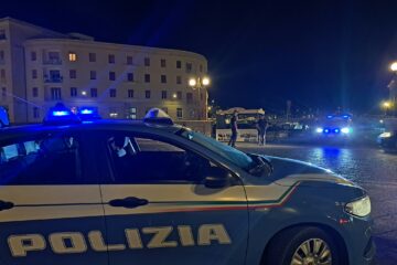Controlli straordinari delle Volanti a Siracusa: 212 persone identificate, 4 denunce per armi e furti