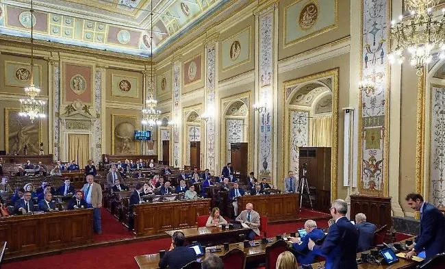 Tensione a Sala d’Ercole, la manovrina si arena: scontro politico sull’assenza di Schifani e l’ipotesi stralci