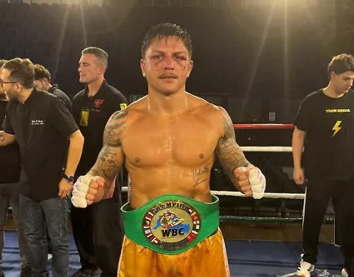 Salvatore “Occhi di Tigre” trionfa a Catania: suo il titolo WBC Mediterranean dopo 10 riprese di fuoco