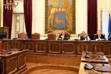 Taormina, bufera sul trasferimento del personale comunale nelle partecipate: opposizione e sindacati contro l’atto unilaterale