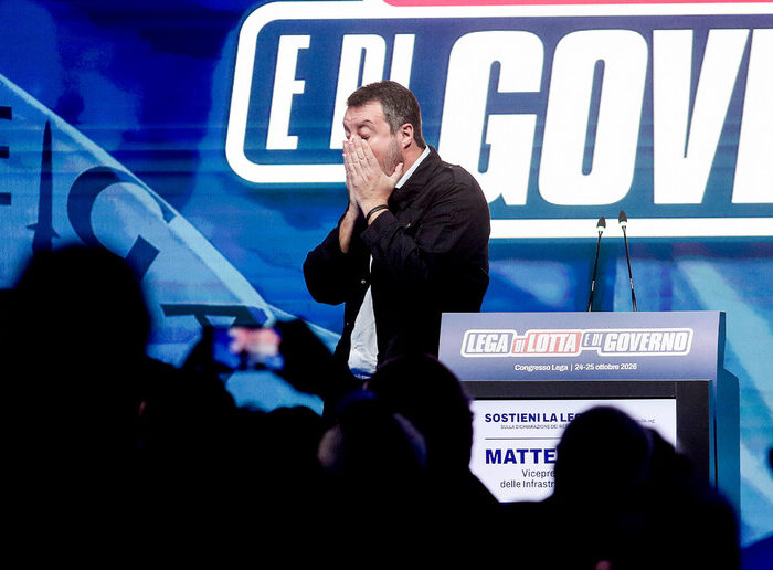 Congresso straordinario della Lega a Milano, Matteo Salvini rieletto segretario: «Mai più armi all’Ucraina, investiamo nella diplomazia»
