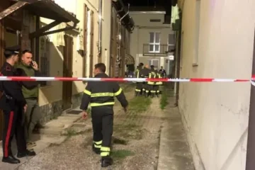 Tragedia a Mirandola: anziani coniugi trovati morti in casa, si ipotizza un duplice omicidio