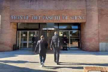 Terremoto in Banca Mps: l’assemblea boccia a schiacciante maggioranza il piano Lovaglio contro l’Opas di Intesa Sanpaolo
