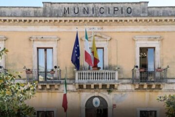Solarino, svolta in maggioranza: nasce il gruppo unico “Orizzonte Solarino” a sostegno del sindaco Spada