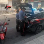 Catania, blitz di Carabinieri e Polizia Municipale in via Plebiscito e a San Cristoforo: sequestrati 10 scooter, multe e controlli sulle bici elettriche truccate