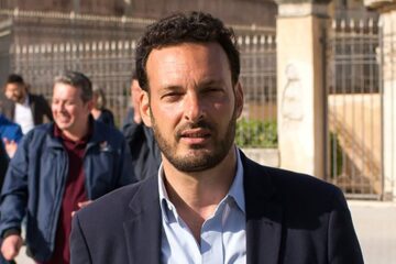 Inchiesta EPPO a Siracusa: indagato il sindaco Francesco Italia, domiciliari per la vicepresidente del Consiglio