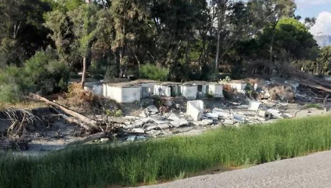 Foce dell’Alcantara e Fiumefreddo, la natura resiste dopo il ciclone Harry ma vince il degrado: spazzatura, sciacalli e burocrazia