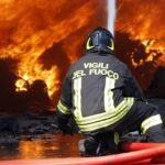 Inferno all’alba a Peschiera del Garda: maxi incendio al campeggio Bella Italia, 24 feriti ed esplosioni
