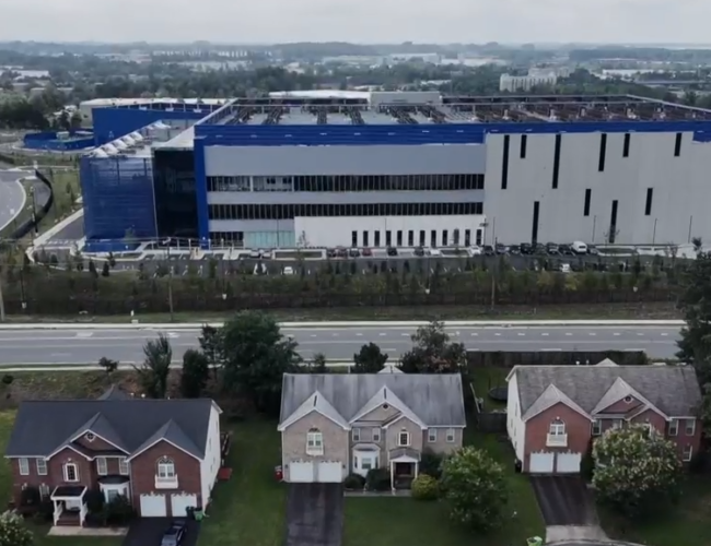 USA, l’impatto ambientale dei Data Center: inquinamento luminoso, fumi tossici e consumi record d’acqua