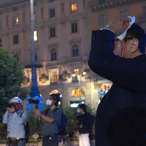 Milano, parla il dirigente di polizia ferito in piazza Duomo: «Incontrato un’ondata di violenza inaudita»