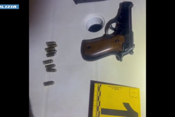 Blitz al Villaggio Sant’Agata: il fiuto del cane Maya scova una pistola pronta all’uso con matricola abrasa