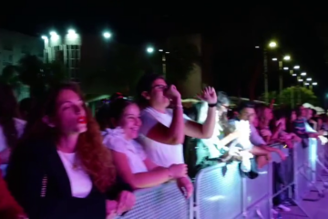 Oltre le aspettative per il “Teenage Dream”: largo dell’Autonomia Comunale diventa un’unica festa